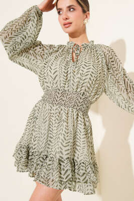 V Yaka Desenli Fırfırlı Şifon Mini Elbise Haki - QUZU