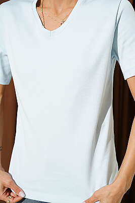 V Yaka Detaylı Basic T-shirt Buz Mavisi - Kadın Spor T-shirt