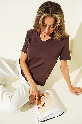 V Yaka Detaylı Basic T-shirt Kahve 