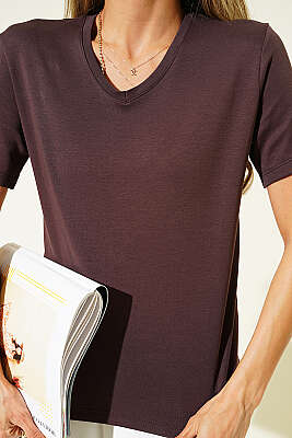 V Yaka Detaylı Basic T-shirt Kahve - Kadın Spor T-shirt