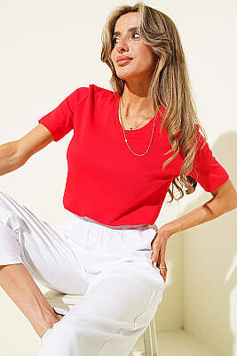 V Yaka Detaylı Basic T-shirt Kırmızı 