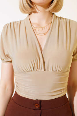 V Yaka Likralı Crop Bej - Kadın Giyim Modelleri