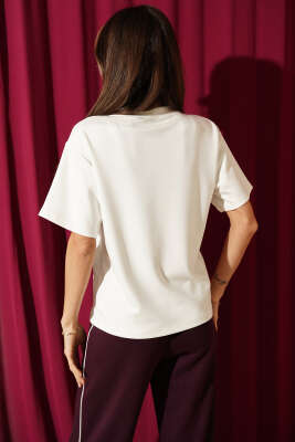 V Yaka Loyşa T-shirt Beyaz - Kadın Giyim Modelleri