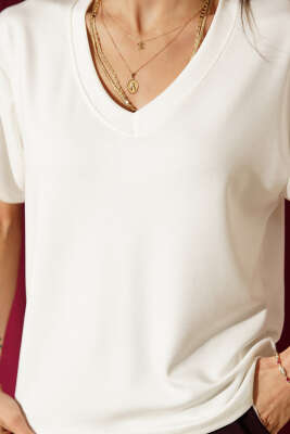 V Yaka Loyşa T-shirt Beyaz - Kadın Giyim Modelleri