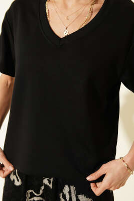 V Yaka Loyşa T-shirt Siyah - Yılın Fırsatı