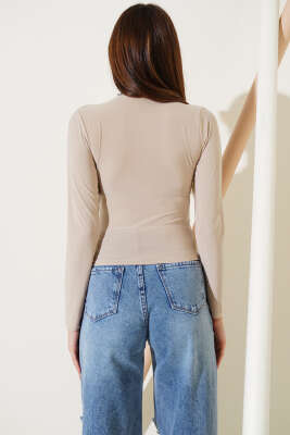 V Yaka Uzun Kol Bluz Bej - Kadın Giyim Modelleri