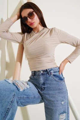V Yaka Uzun Kol Bluz Bej - Kadın Giyim Modelleri