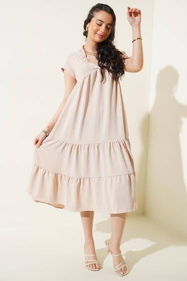 V Yaka Volanlı Elbise Bej - Kadın Giyim Modelleri