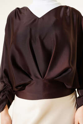 V Yaka Yarasa Kol Saten Bluz Kahve - Bluz
