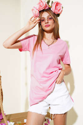 V Yaka Yırtmaçlı T-shirt Pembe - Kadın Giyim Modelleri