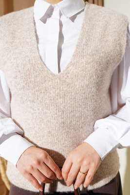 V Yaka Yumoş Triko Süveter Bej - Yılın Fırsatı