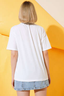 Varaklı Kız Baskılı T-shirt Beyaz - Thumbnail