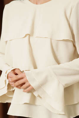 Volan Kollu Fırfırlı Bluz Bej - Kadın Giyim Modelleri