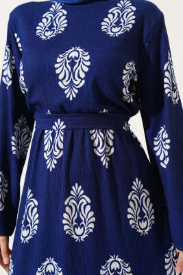 Volanlı Kuşaklı Desenli Bürümcük Elbise Lacivert - Tesettür Elbise