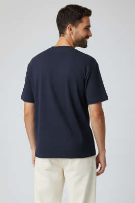 Yaka Armalı Labirent Desen Erkek T-shirt Lacivert - Erkek T-shirt