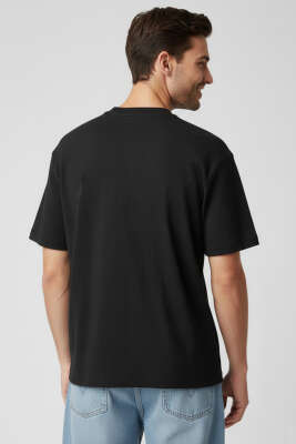 Yaka Armalı Labirent Desen Erkek T-shirt Siyah - Erkek T-shirt