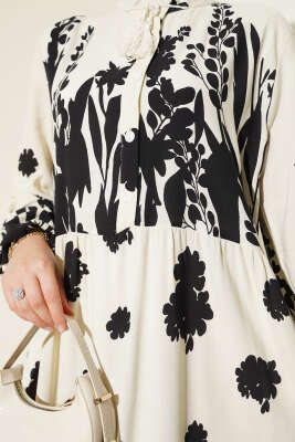 Yaka Bağcıklı Desenli Elbise Bej - Tesettür Elbise