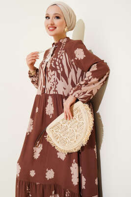 Yaka Bağcıklı Desenli Elbise Kahve - Tesettür Elbise