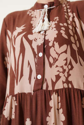 Yaka Bağcıklı Desenli Elbise Kahve - Tesettür Elbise