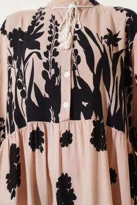 Yaka Bağcıklı Desenli Elbise Latte - Tesettür Elbise