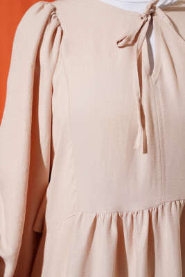 Yaka Bağcıklı Yarasa Kol Elbise Bej - Tesettür Elbise