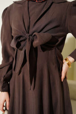 Yaka Bağlamalı Jile Elbise Kahve - Elbise