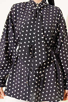 Yaka Bağlamalı Puantiyeli Gömlek Siyah - Gömlek