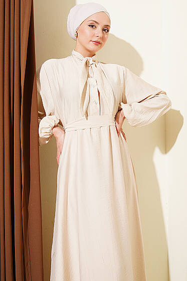 Yaka Bağlamalı Yarım Düğmeli Elbise Bej - Elbise