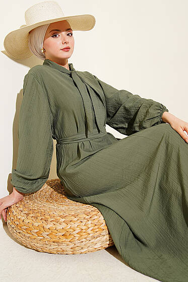 Yaka Bağlamalı Yarım Düğmeli Elbise Haki - Elbise