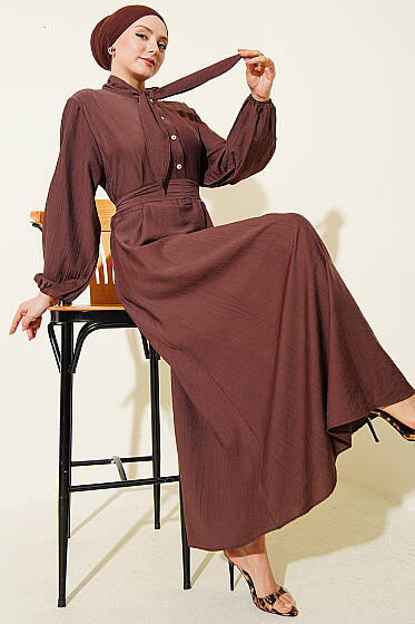 Yaka Bağlamalı Yarım Düğmeli Elbise Kahve - Elbise