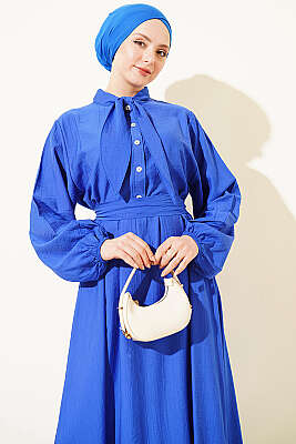 Yaka Bağlamalı Yarım Düğmeli Elbise Saks - Elbise