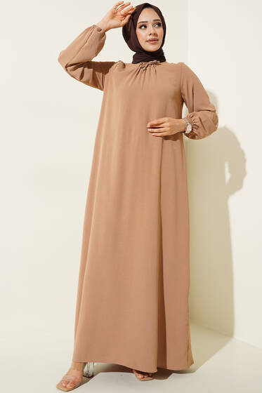 Yaka Büzgülü Ayrobin Elbise Latte - Tesettür Elbise