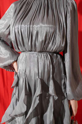 Yaka Büzgülü Fırfırlı Abiye Elbise Gri - Elbise