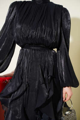 Yaka Büzgülü Fırfırlı Abiye Elbise Siyah - Elbise