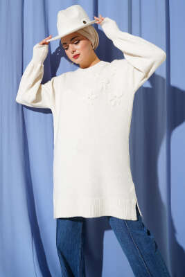 Yaka Çiçekli Yumoş Triko Tunik Ekru - NESSİA