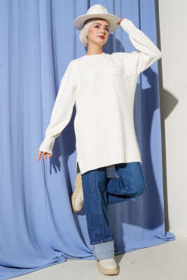 Yaka Çiçekli Yumoş Triko Tunik Ekru - Tunik