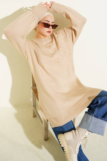 Yaka Çiçekli Yumoş Triko Tunik Latte - Tunik