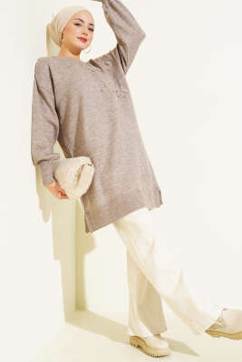 Yaka Çiçekli Yumoş Triko Tunik Vizon - NESSİA