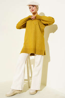 Yaka Çiçekli Yumoş Triko Tunik Yağ Yeşili - Tunik