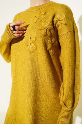 Yaka Çiçekli Yumoş Triko Tunik Yağ Yeşili - Tunik