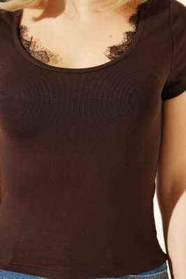 Yaka Dantel Detaylı T-shirt Kahve - Kadın Giyim Modelleri