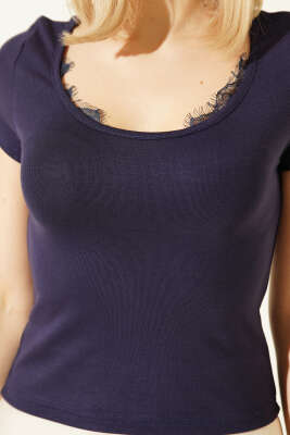 Yaka Dantel Detaylı T-shirt Lacivert - Kadın Giyim Modelleri