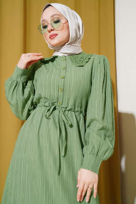 Yaka Dantelli Düğmeli Elbise Çağla Yeşili - Tesettür Elbise