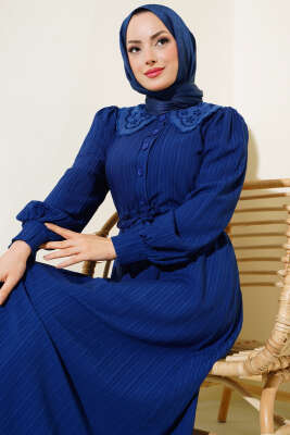 Yaka Dantelli Düğmeli Elbise Lacivert