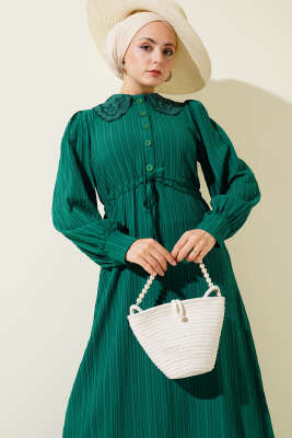 Yaka Dantelli Düğmeli Elbise Yeşil - Tesettür Elbise