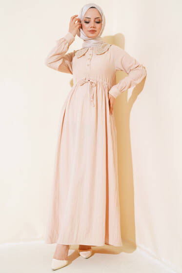 Yaka Dantelli Yarım Düğmeli Elbise Bej - Elbise