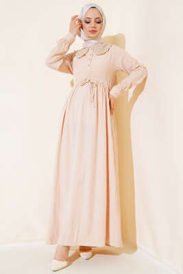 Yaka Dantelli Yarım Düğmeli Elbise Bej 