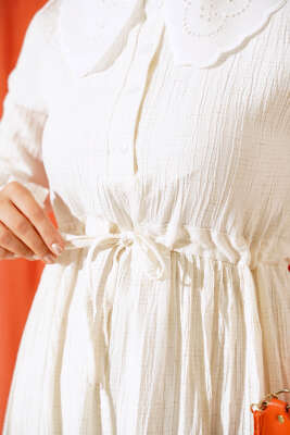 Yaka Dantelli Yarım Düğmeli Elbise Ekru - Tesettür Elbise