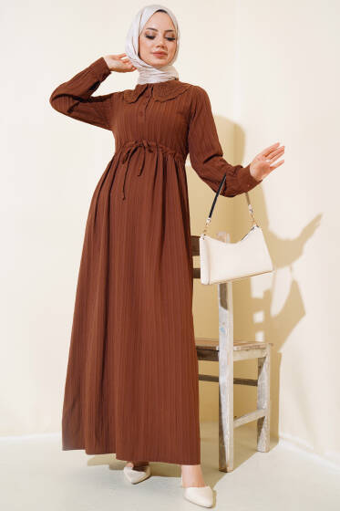 Yaka Dantelli Yarım Düğmeli Elbise Kahve - Elbise