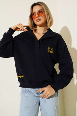 Yaka Düğmeli Baskılı Sweatshirt Lacivert - Kadın Giyim Modelleri